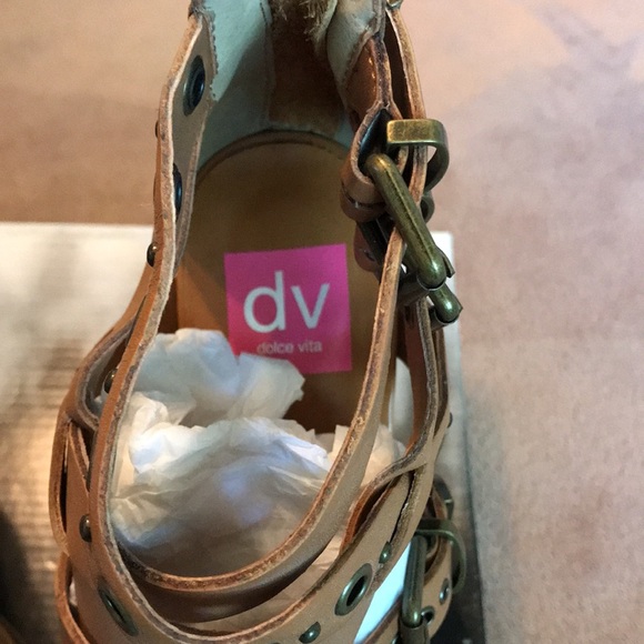 Dolce Vita Natural Leather Sandals. Size 9 - Picture 3 of 6